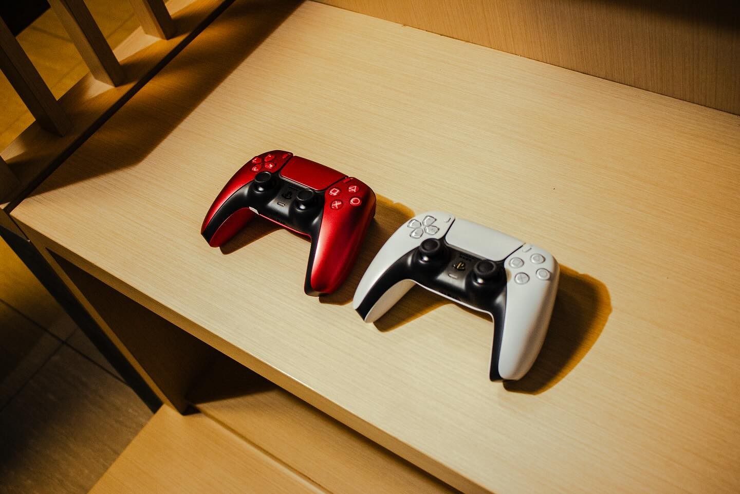 Pengendali DualSense PS5 Bersih